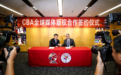 CBA全球媒体版权合作签约仪式现场照片，象征联赛国际化