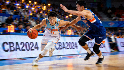 CBA2024赛季常规赛郭艾伦在比赛中的精彩突破瞬间